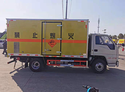 平遥爆破器材运输车工人安全操作规范与智能技术保障